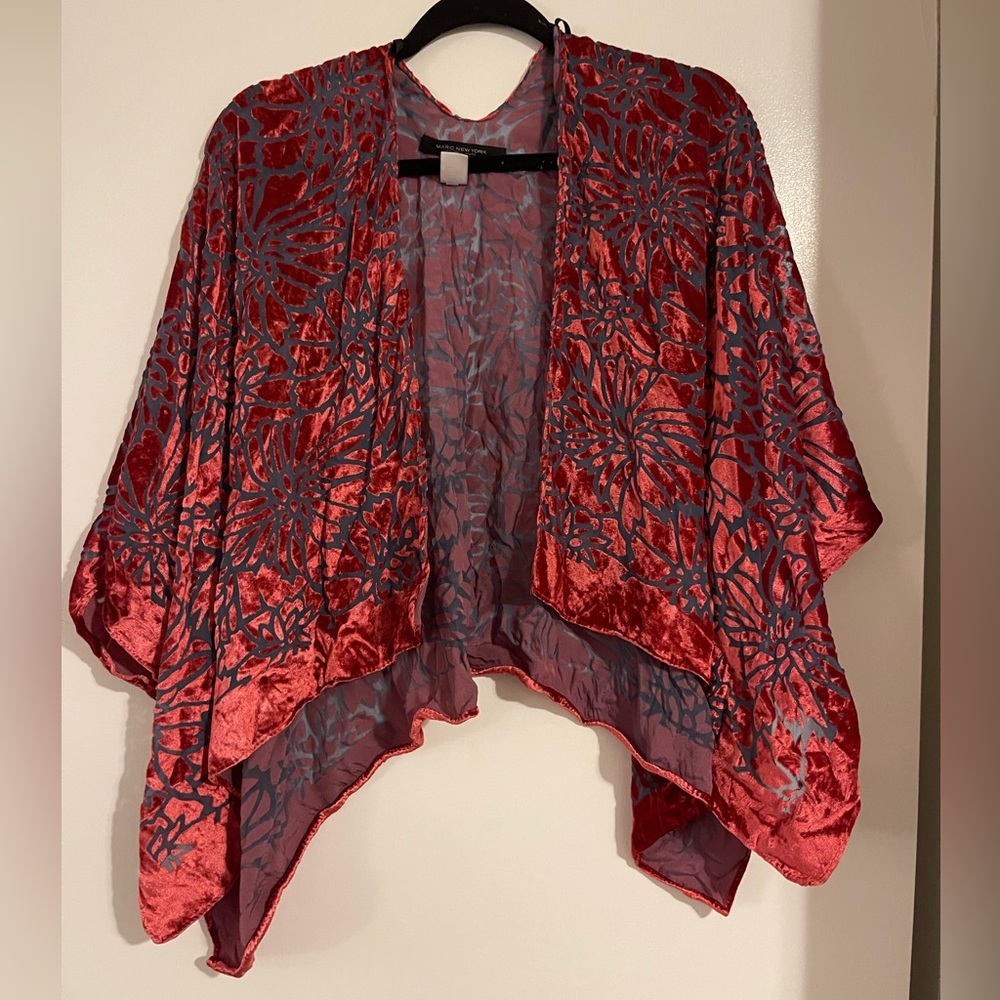 Woman’s Marc New York Velvet Floral Cape Shawl One Size